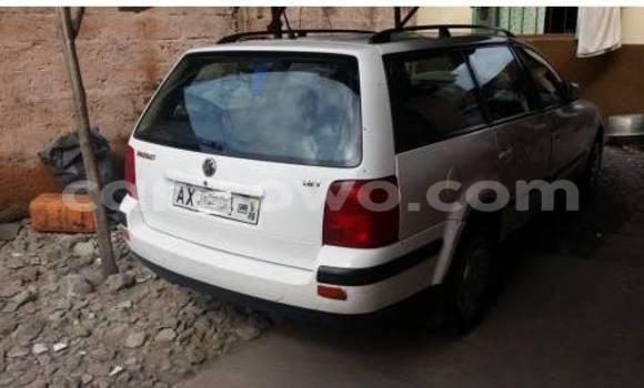 Sayi Na hannu Volkswagen Passat White Mota in Porto Novo a Benin Sayi Na hannu Volkswagen Passat White Mota in Porto Novo a Benin