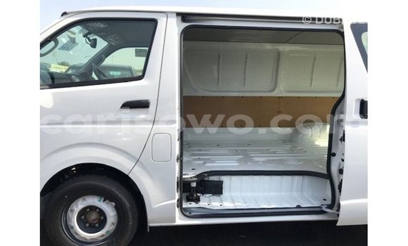 Sayi Imported Toyota Hiace White Mota in Import - Dubai a Benin Sayi Imported Toyota Hiace White Mota in Import - Dubai a Benin