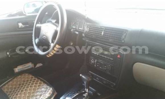 Sayi Na hannu Volkswagen Passat White Mota in Porto Novo a Benin Sayi Na hannu Volkswagen Passat White Mota in Porto Novo a Benin