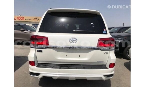 Ra Imported Toyota Land Cruiser funfun Ọkọ̀ in Import - Dubai ni Benin Ra Imported Toyota Land Cruiser funfun Ọkọ̀ in Import - Dubai ni Benin