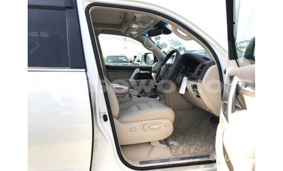 Ra Imported Toyota Land Cruiser funfun Ọkọ̀ in Import - Dubai ni Benin Ra Imported Toyota Land Cruiser funfun Ọkọ̀ in Import - Dubai ni Benin