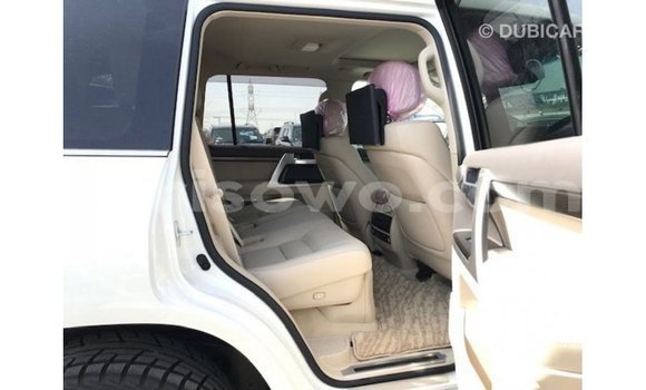 Ra Imported Toyota Land Cruiser funfun Ọkọ̀ in Import - Dubai ni Benin Ra Imported Toyota Land Cruiser funfun Ọkọ̀ in Import - Dubai ni Benin