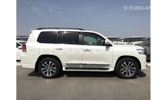 Ra Imported Toyota Land Cruiser funfun Ọkọ̀ in Import - Dubai ni Benin Ra Imported Toyota Land Cruiser funfun Ọkọ̀ in Import - Dubai ni Benin