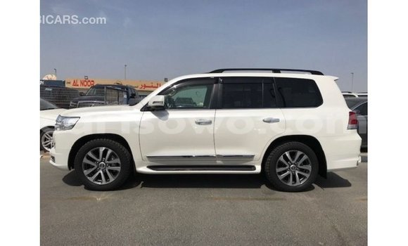 Ra Imported Toyota Land Cruiser funfun Ọkọ̀ in Import - Dubai ni Benin Ra Imported Toyota Land Cruiser funfun Ọkọ̀ in Import - Dubai ni Benin