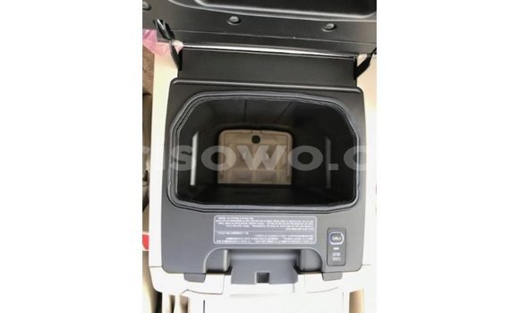 Ra Imported Toyota Land Cruiser funfun Ọkọ̀ in Import - Dubai ni Benin Ra Imported Toyota Land Cruiser funfun Ọkọ̀ in Import - Dubai ni Benin