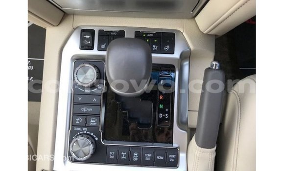 Ra Imported Toyota Land Cruiser funfun Ọkọ̀ in Import - Dubai ni Benin Ra Imported Toyota Land Cruiser funfun Ọkọ̀ in Import - Dubai ni Benin