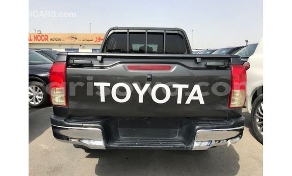 Sayi Imported Toyota Hilux Black Mota in Import - Dubai a Benin Sayi Imported Toyota Hilux Black Mota in Import - Dubai a Benin