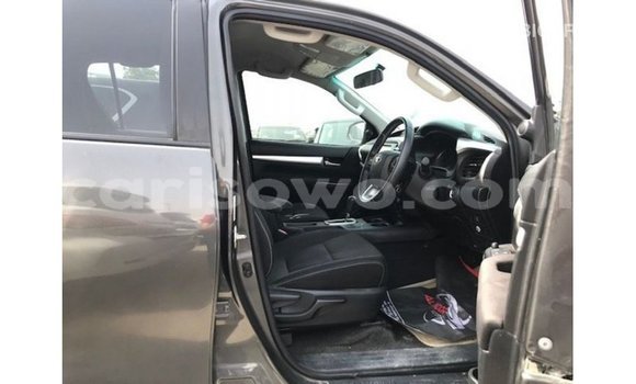 Sayi Imported Toyota Hilux Black Mota in Import - Dubai a Benin Sayi Imported Toyota Hilux Black Mota in Import - Dubai a Benin