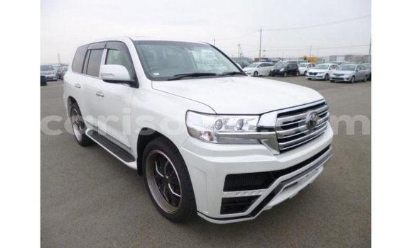 Sayi Imported Toyota Land Cruiser White Mota in Import - Dubai a Benin Sayi Imported Toyota Land Cruiser White Mota in Import - Dubai a Benin