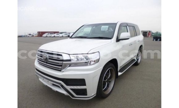 Sayi Imported Toyota Land Cruiser White Mota in Import - Dubai a Benin Sayi Imported Toyota Land Cruiser White Mota in Import - Dubai a Benin
