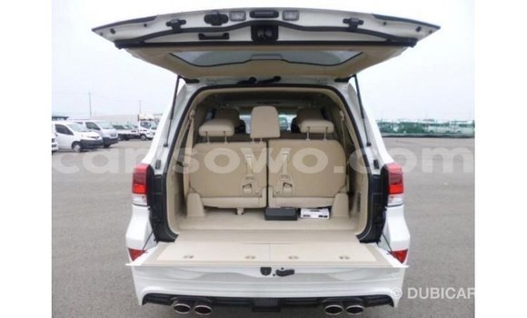 Sayi Imported Toyota Land Cruiser White Mota in Import - Dubai a Benin Sayi Imported Toyota Land Cruiser White Mota in Import - Dubai a Benin