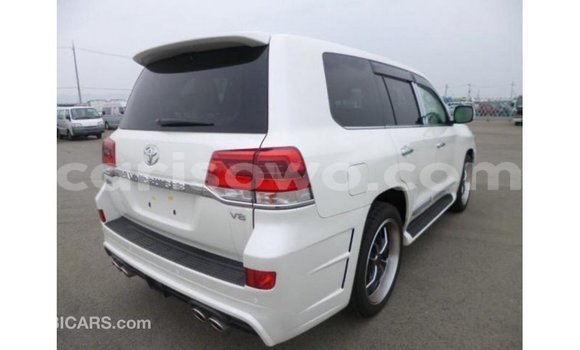 Sayi Imported Toyota Land Cruiser White Mota in Import - Dubai a Benin Sayi Imported Toyota Land Cruiser White Mota in Import - Dubai a Benin