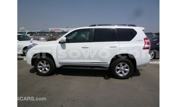 Acheter Import Voiture Toyota Prado Blanc à Import - Dubai, Benin Acheter Import Voiture Toyota Prado Blanc à Import - Dubai, Benin