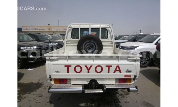 Acheter Import Voiture Toyota Land Cruiser Blanc à Import - Dubai, Benin Acheter Import Voiture Toyota Land Cruiser Blanc à Import - Dubai, Benin