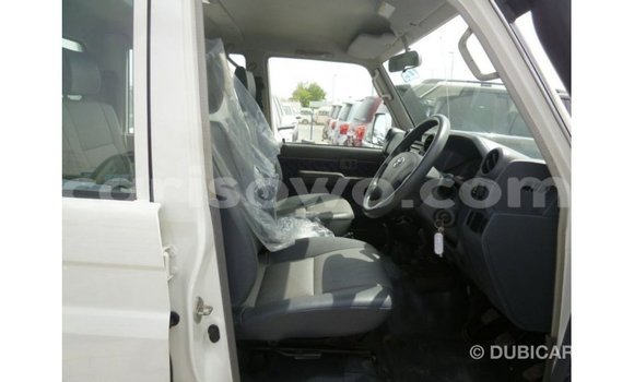 Acheter Import Voiture Toyota Land Cruiser Blanc à Import - Dubai, Benin Acheter Import Voiture Toyota Land Cruiser Blanc à Import - Dubai, Benin