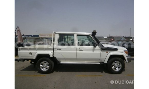 Acheter Import Voiture Toyota Land Cruiser Blanc à Import - Dubai, Benin Acheter Import Voiture Toyota Land Cruiser Blanc à Import - Dubai, Benin