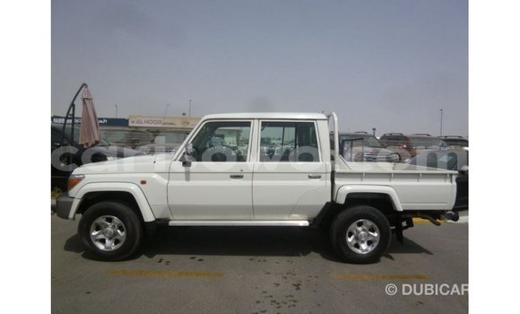 Acheter Import Voiture Toyota Land Cruiser Blanc à Import - Dubai, Benin Acheter Import Voiture Toyota Land Cruiser Blanc à Import - Dubai, Benin