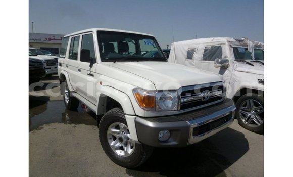 Sayi Imported Toyota Land Cruiser White Mota in Import - Dubai a Benin Sayi Imported Toyota Land Cruiser White Mota in Import - Dubai a Benin