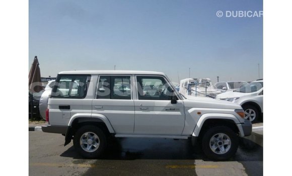 Sayi Imported Toyota Land Cruiser White Mota in Import - Dubai a Benin Sayi Imported Toyota Land Cruiser White Mota in Import - Dubai a Benin