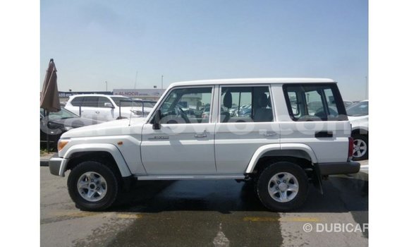 Sayi Imported Toyota Land Cruiser White Mota in Import - Dubai a Benin Sayi Imported Toyota Land Cruiser White Mota in Import - Dubai a Benin