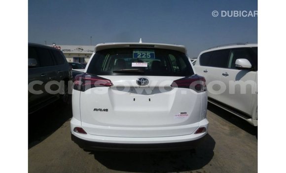 Acheter Import Utilitaire Toyota HiAce Blanc à Import - Dubai, Benin Acheter Import Utilitaire Toyota HiAce Blanc à Import - Dubai, Benin