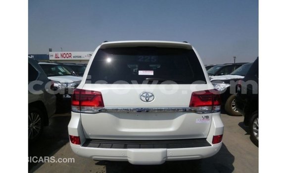 Sayi Imported Toyota Land Cruiser White Mota in Import - Dubai a Benin Sayi Imported Toyota Land Cruiser White Mota in Import - Dubai a Benin