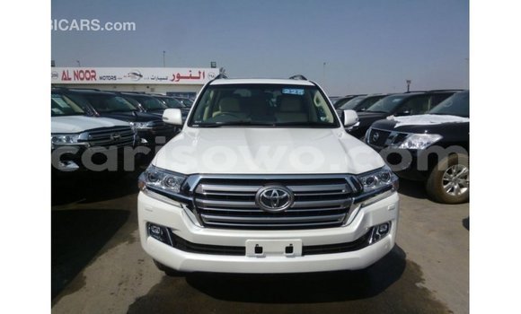 Sayi Imported Toyota Land Cruiser White Mota in Import - Dubai a Benin Sayi Imported Toyota Land Cruiser White Mota in Import - Dubai a Benin