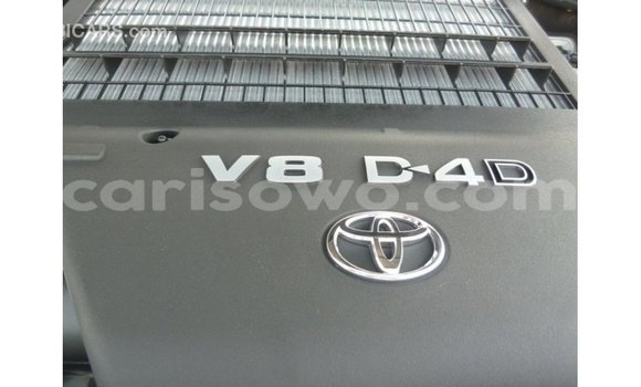 Sayi Imported Toyota Land Cruiser White Mota in Import - Dubai a Benin Sayi Imported Toyota Land Cruiser White Mota in Import - Dubai a Benin