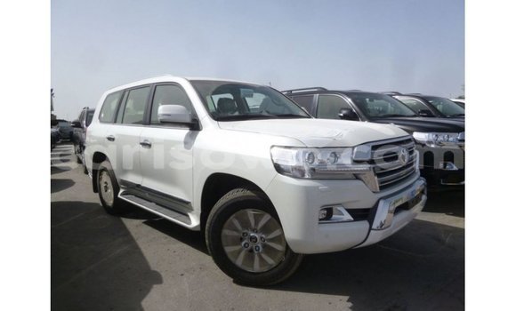 Sayi Imported Toyota Land Cruiser White Mota in Import - Dubai a Benin Sayi Imported Toyota Land Cruiser White Mota in Import - Dubai a Benin