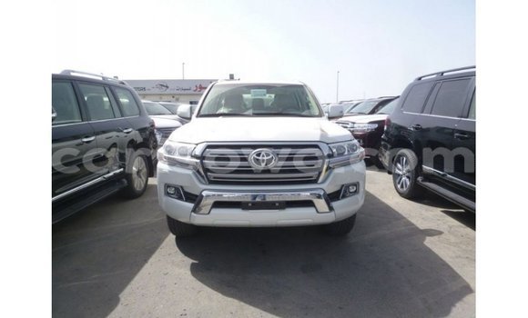 Sayi Imported Toyota Land Cruiser White Mota in Import - Dubai a Benin Sayi Imported Toyota Land Cruiser White Mota in Import - Dubai a Benin