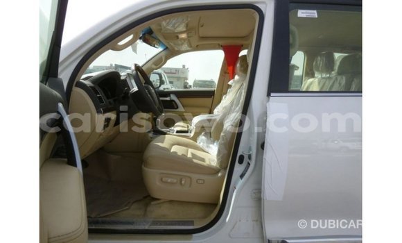 Sayi Imported Toyota Land Cruiser White Mota in Import - Dubai a Benin Sayi Imported Toyota Land Cruiser White Mota in Import - Dubai a Benin