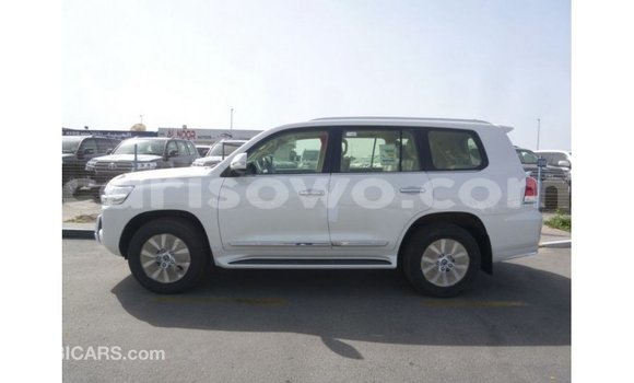 Sayi Imported Toyota Land Cruiser White Mota in Import - Dubai a Benin Sayi Imported Toyota Land Cruiser White Mota in Import - Dubai a Benin