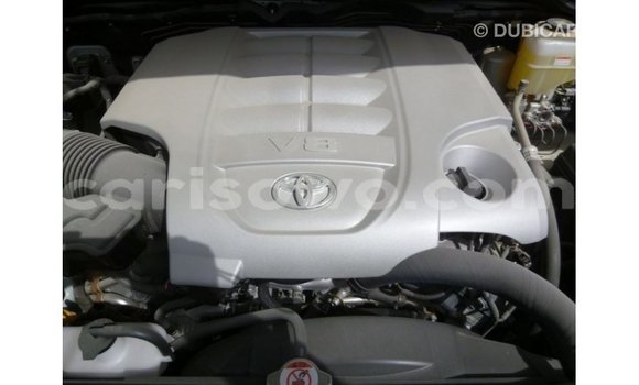 Sayi Imported Toyota Land Cruiser White Mota in Import - Dubai a Benin Sayi Imported Toyota Land Cruiser White Mota in Import - Dubai a Benin