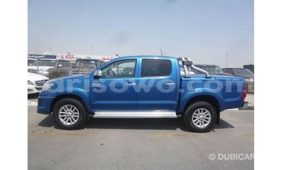 Acheter Import Voiture Toyota Hilux Bleu à Import - Dubai, Benin Acheter Import Voiture Toyota Hilux Bleu à Import - Dubai, Benin
