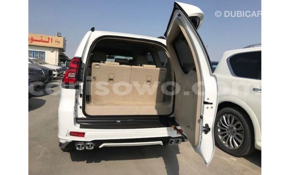 Acheter Import Voiture Toyota Prado Blanc à Import - Dubai, Benin Acheter Import Voiture Toyota Prado Blanc à Import - Dubai, Benin