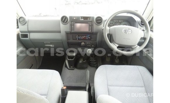 Sayi Imported Toyota Land Cruiser White Mota in Import - Dubai a Benin Sayi Imported Toyota Land Cruiser White Mota in Import - Dubai a Benin