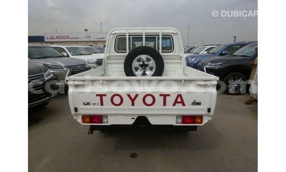 Sayi Imported Toyota Land Cruiser White Mota in Import - Dubai a Benin Sayi Imported Toyota Land Cruiser White Mota in Import - Dubai a Benin