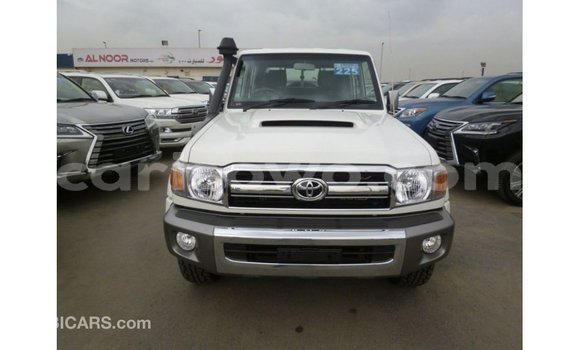 Sayi Imported Toyota Land Cruiser White Mota in Import - Dubai a Benin Sayi Imported Toyota Land Cruiser White Mota in Import - Dubai a Benin