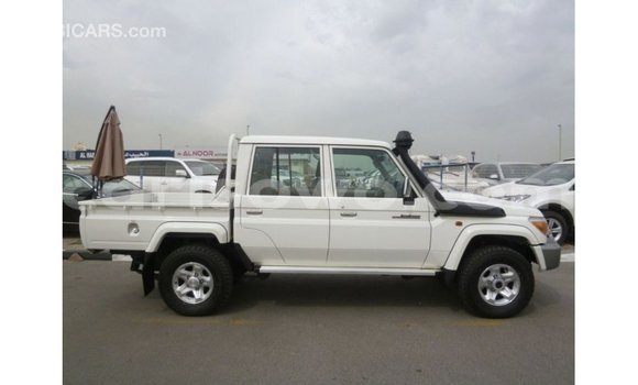 Sayi Imported Toyota Land Cruiser White Mota in Import - Dubai a Benin Sayi Imported Toyota Land Cruiser White Mota in Import - Dubai a Benin