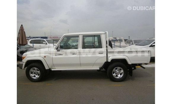 Sayi Imported Toyota Land Cruiser White Mota in Import - Dubai a Benin Sayi Imported Toyota Land Cruiser White Mota in Import - Dubai a Benin