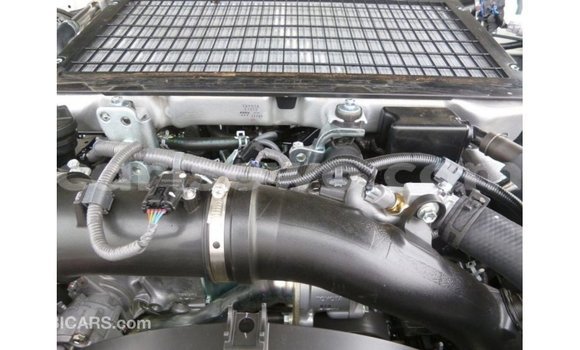 Sayi Imported Toyota Land Cruiser White Mota in Import - Dubai a Benin Sayi Imported Toyota Land Cruiser White Mota in Import - Dubai a Benin