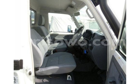 Buy Import Toyota Land Cruiser White Car in Import - Dubai in Benign Buy Import Toyota Land Cruiser White Car in Import - Dubai in Benign
