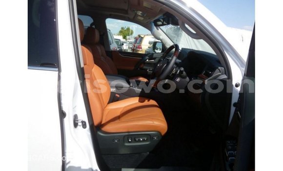 Acheter Import Voiture Lexus LX Blanc à Import - Dubai, Benin Acheter Import Voiture Lexus LX Blanc à Import - Dubai, Benin