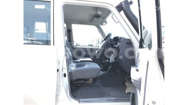 Big with watermark toyota land cruiser benign import dubai 7607