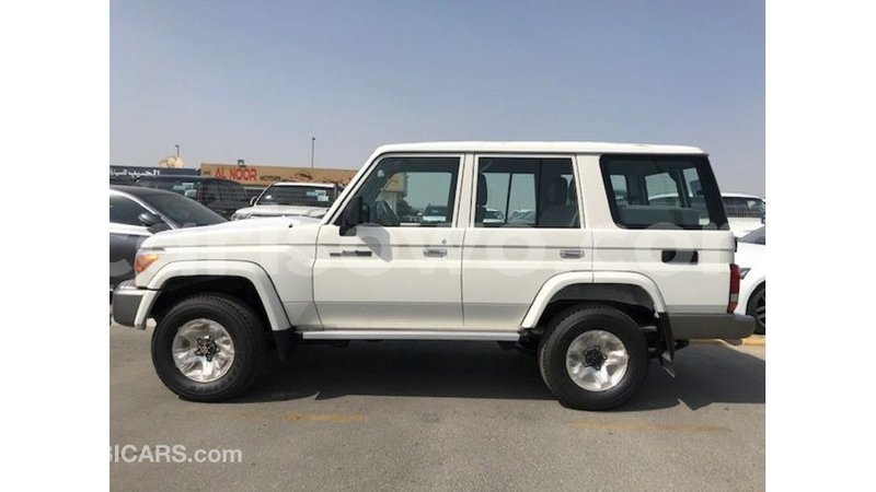 Big with watermark toyota land cruiser benign import dubai 7607