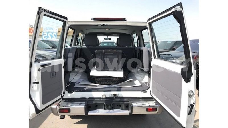 Big with watermark toyota land cruiser benign import dubai 7607