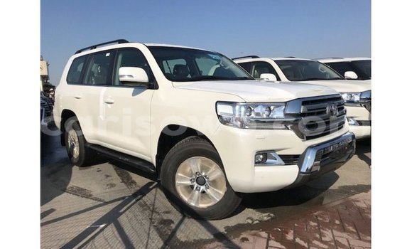 Acheter Import Voiture Toyota Land Cruiser Blanc à Import - Dubai, Benin Acheter Import Voiture Toyota Land Cruiser Blanc à Import - Dubai, Benin