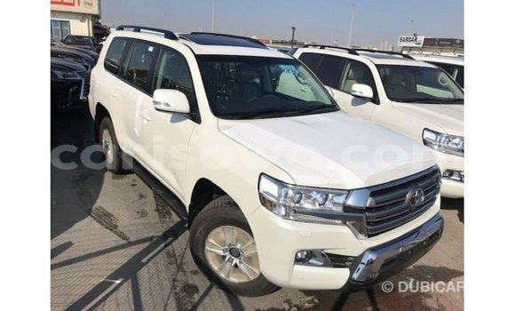 Acheter Import Voiture Toyota Land Cruiser Blanc à Import - Dubai, Benin Acheter Import Voiture Toyota Land Cruiser Blanc à Import - Dubai, Benin