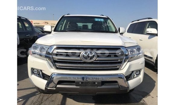 Acheter Import Voiture Toyota Land Cruiser Blanc à Import - Dubai, Benin Acheter Import Voiture Toyota Land Cruiser Blanc à Import - Dubai, Benin