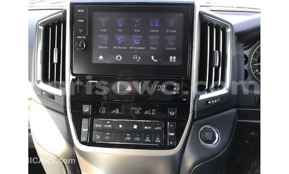 Acheter Import Voiture Toyota Land Cruiser Blanc à Import - Dubai, Benin Acheter Import Voiture Toyota Land Cruiser Blanc à Import - Dubai, Benin